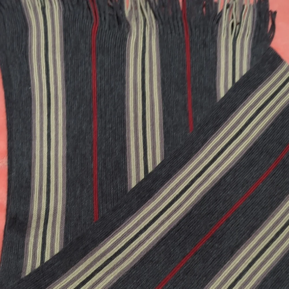 Roundtree & Yorke Black and Red Striped Scarf
